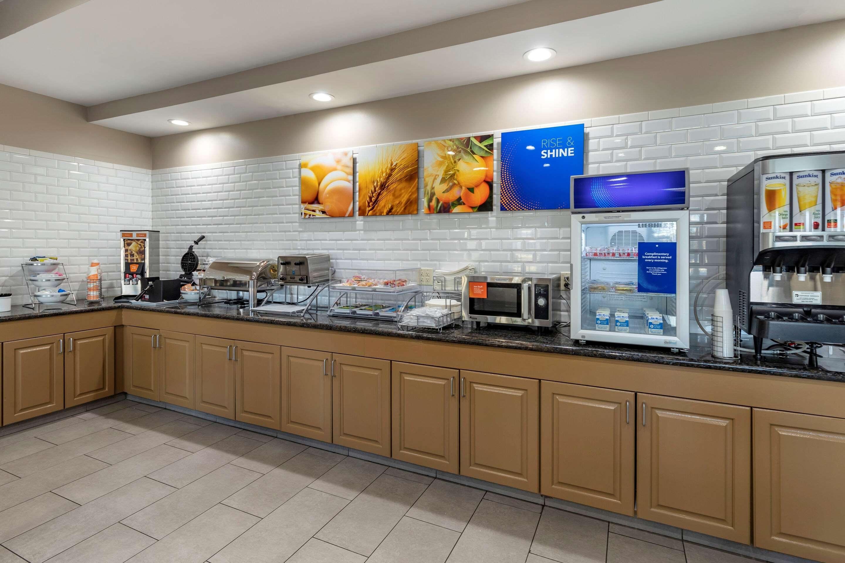 Comfort Inn & Suites High Point - 아키데일 외부 사진