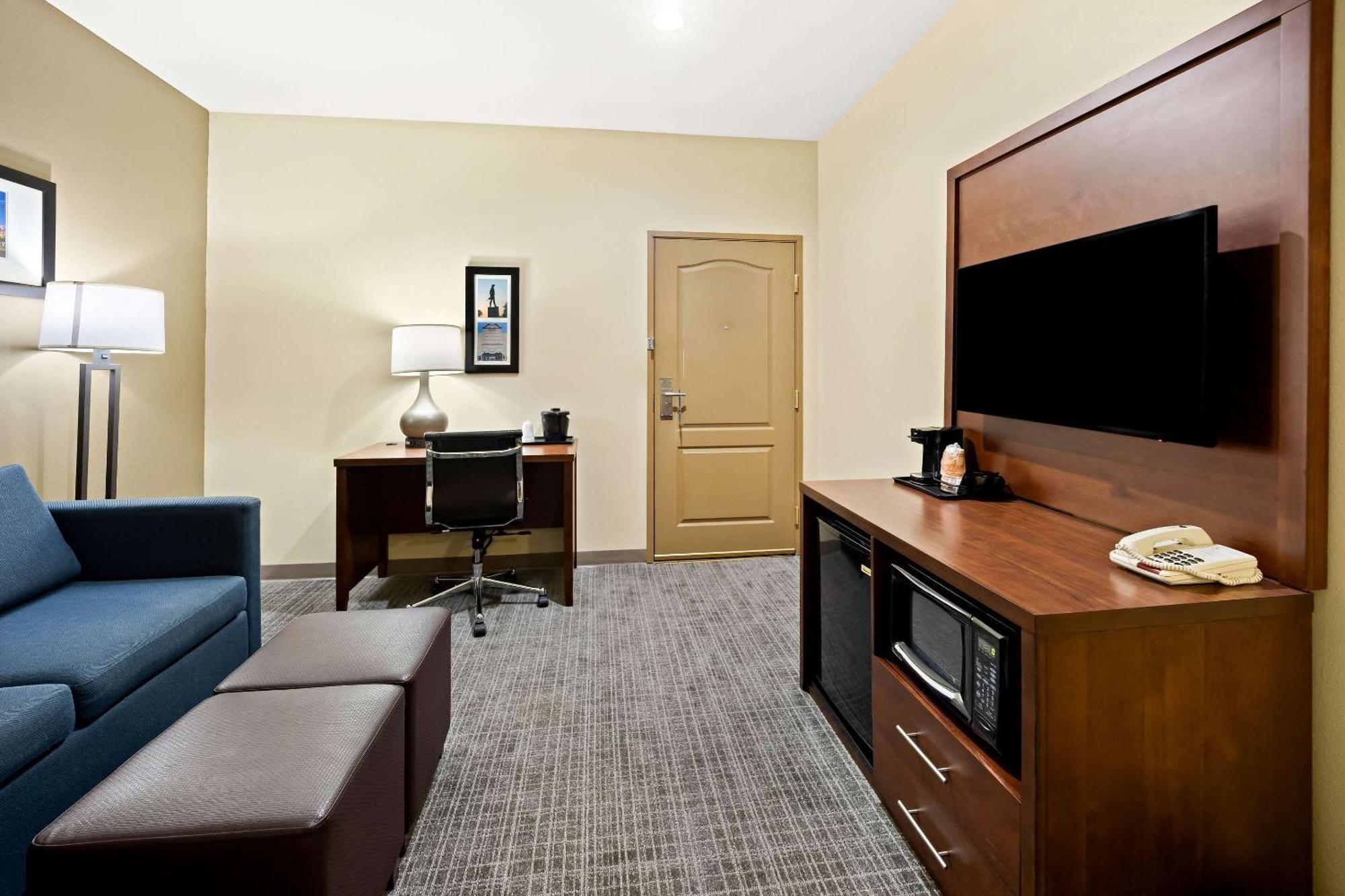 Comfort Inn & Suites High Point - 아키데일 외부 사진
