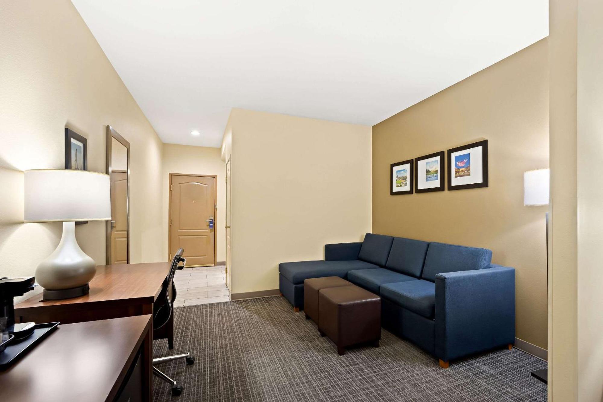Comfort Inn & Suites High Point - 아키데일 외부 사진